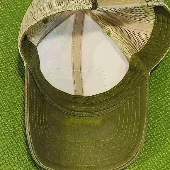 Authentic Disney original camo snapback mesh back hat - Picture 9 of 9